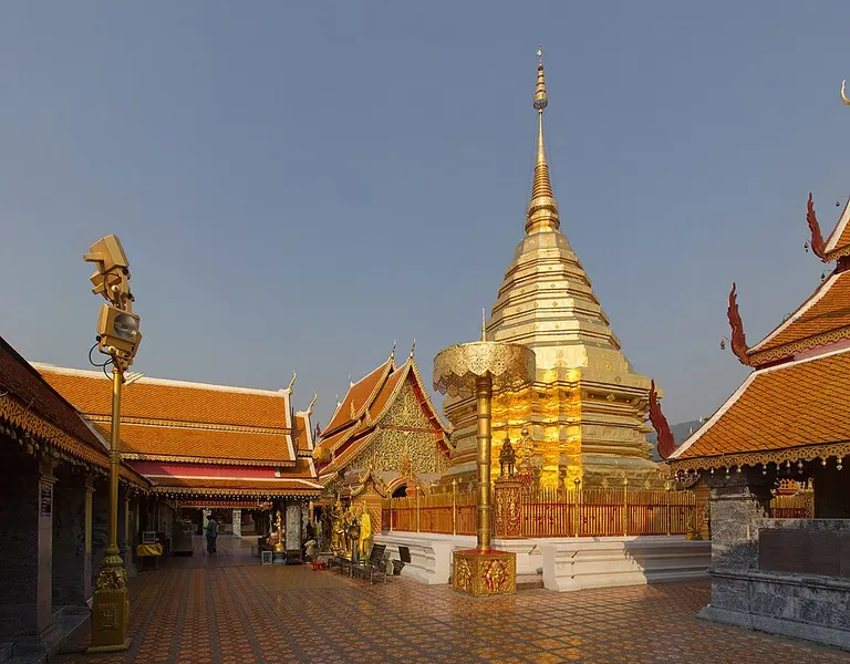 พระธาตุสีทองที่วัดพระธาตุดอยสุเทพ เชียงใหม่