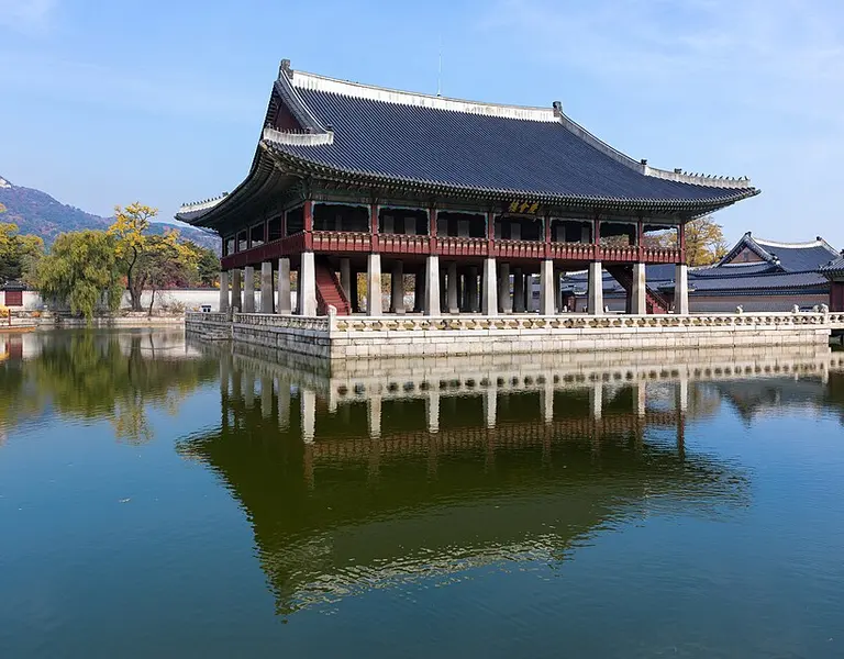 ศาลาเคียงฮเวรูในพระราชวังเคียงบกกุง กรุงโซล