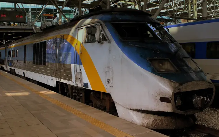 รถไฟความเร็วสูง KTX ที่สถานีโซลก่อนออกเดินทางไปปูซาน