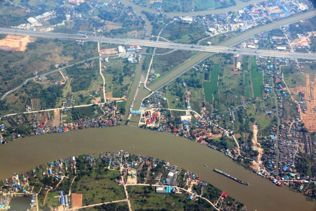วัดริมน้ำปทุมธานี
