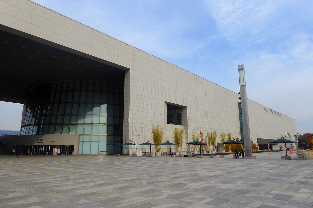 อาคารภายนอกของ National Museum of Korea ในยงซาน กรุงโซล