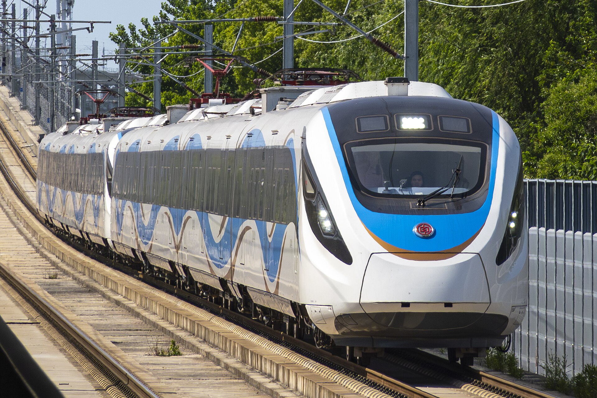 ขบวน Shanghai Airport Link Line กำลังเข้าสถานี Zhongchun Road