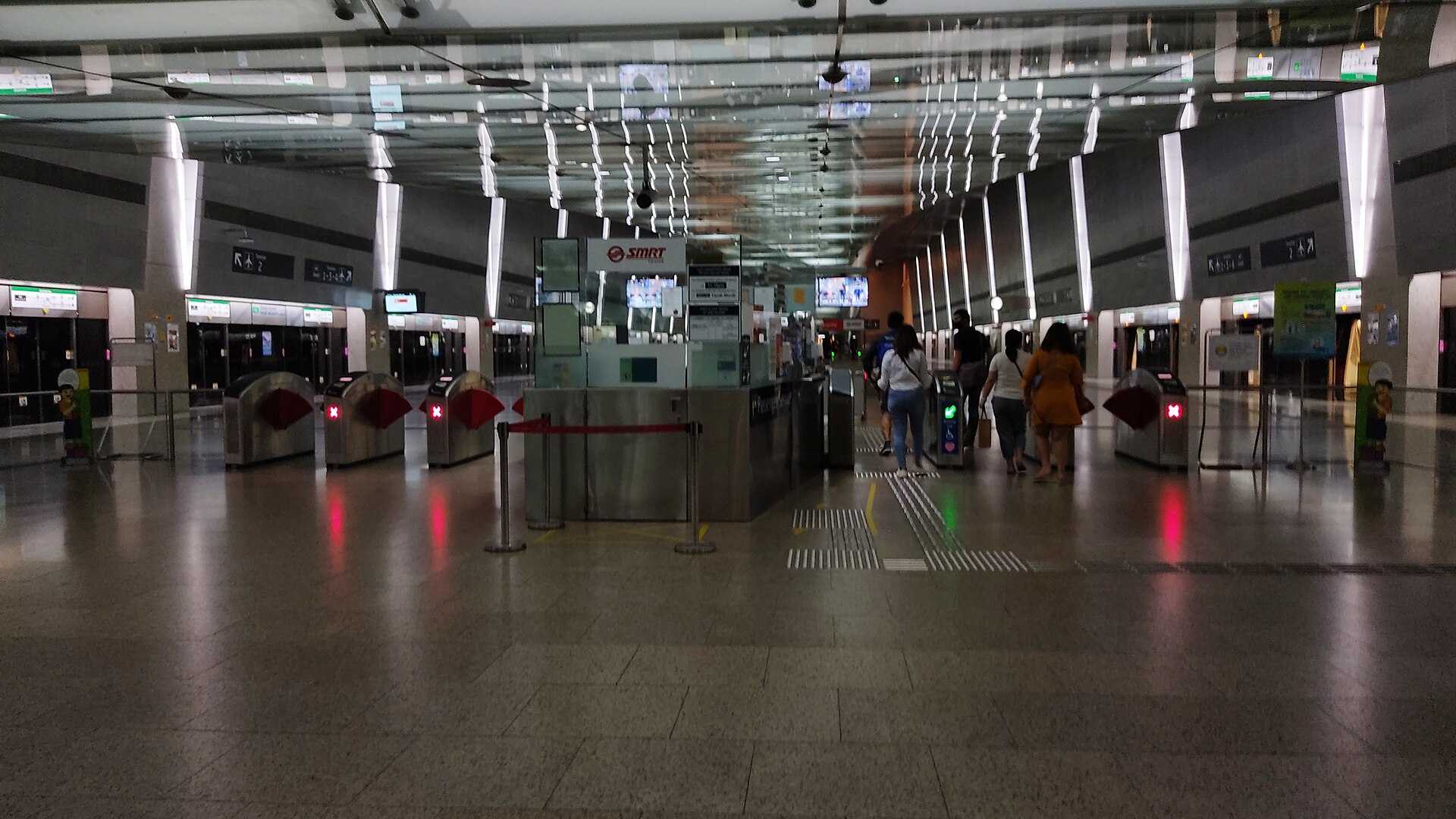 ประตูแตะบัตรเข้าสถานี MRT Changi Airport หมายเลข CG2
