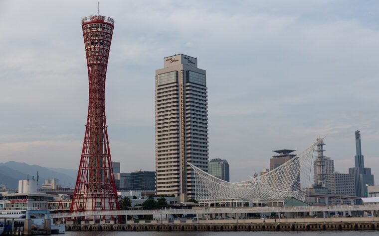 โกเบพอร์ตทาวเวอร์สีแดงและพิพิธภัณฑ์ทางทะเลริมอ่าวโกเบ