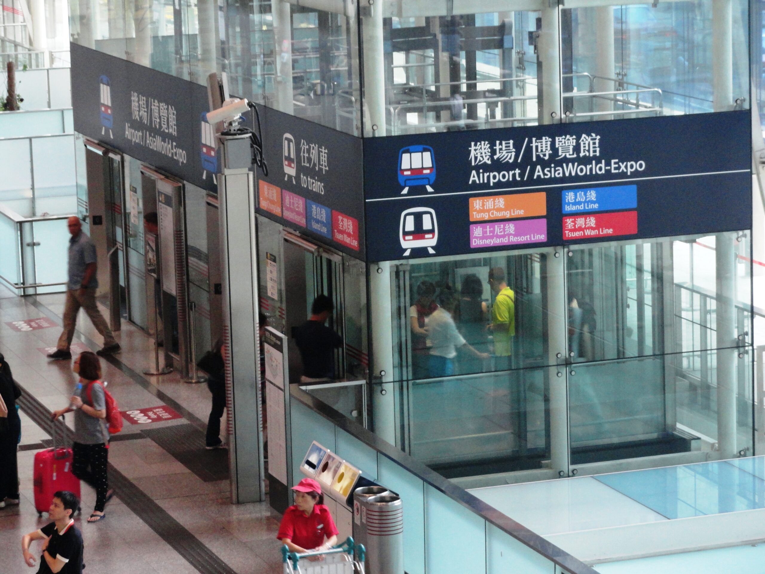 ชานชาลา Airport Express ภายในสถานี Hong Kong Station