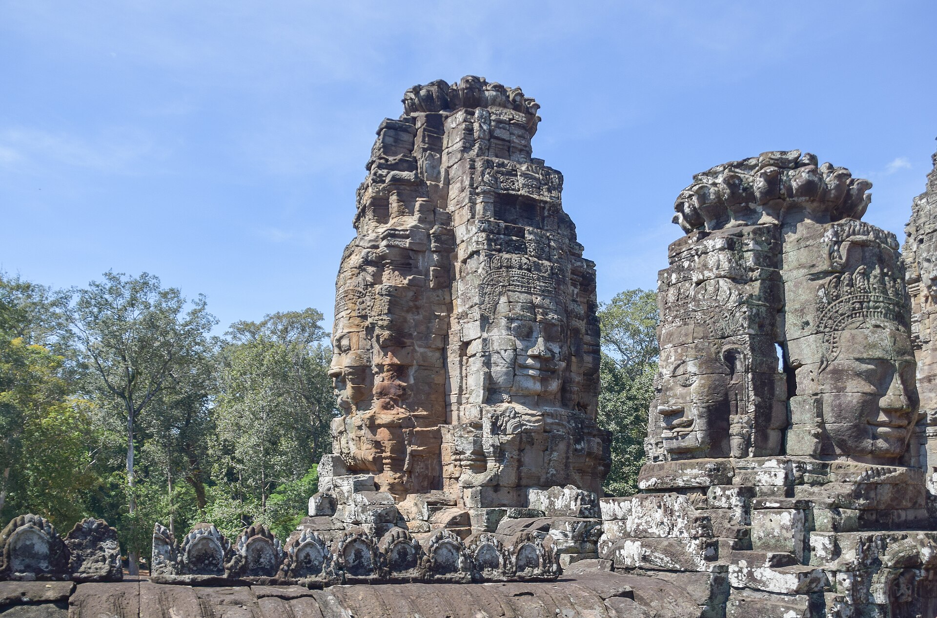 ปราสาทบายนและใบหน้าหินที่อังกอร์ธม จังหวัดเสียมเรียบ
