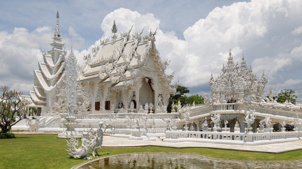 วัดร่วมสมัยเชียงราย