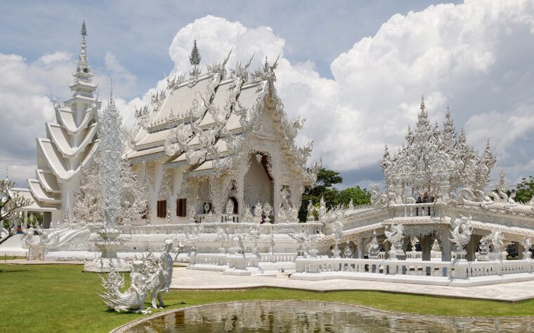 วัดร่วมสมัยเชียงราย