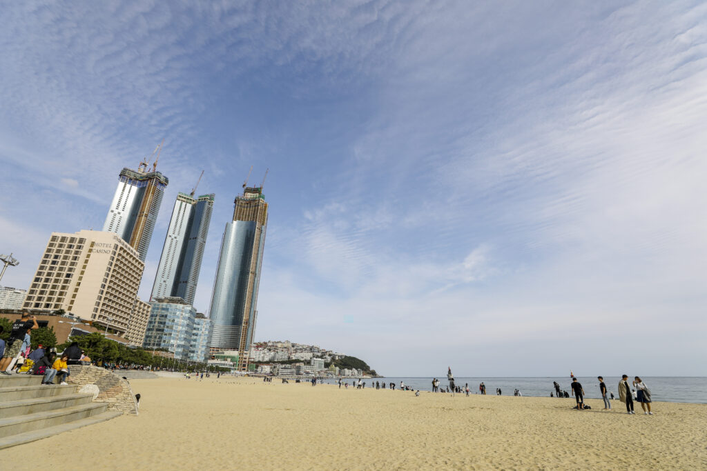 หาดแฮอุนแดและแนวอาคารริมทะเลในเมืองปูซาน