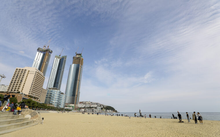 หาดแฮอุนแดและแนวอาคารริมทะเลในเมืองปูซาน