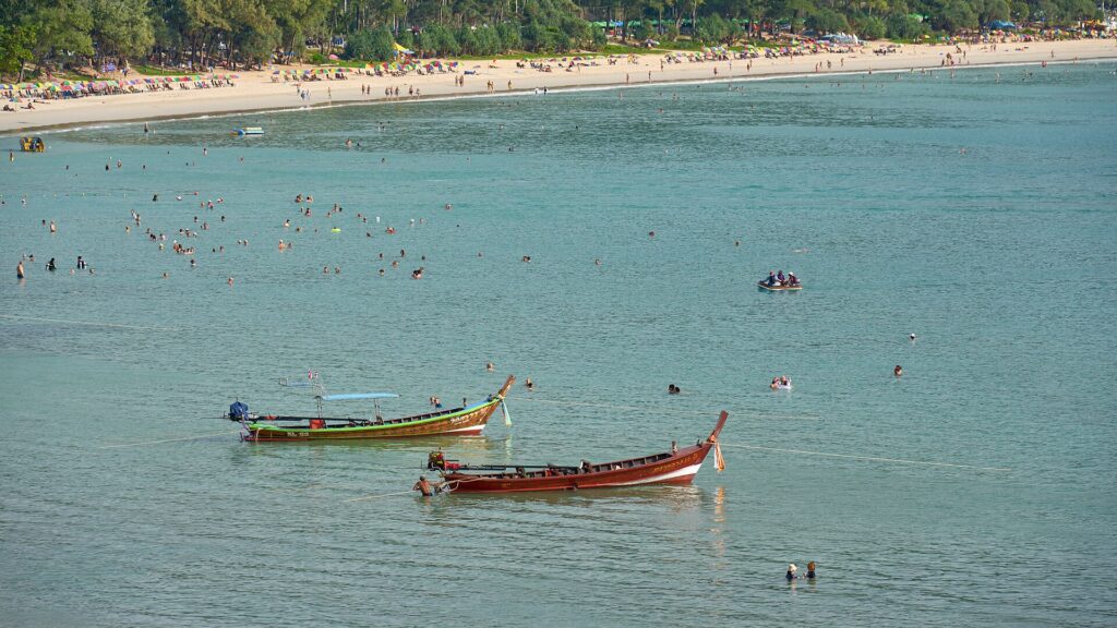 หาดป่าตองหรือทะเลภูเก็ต