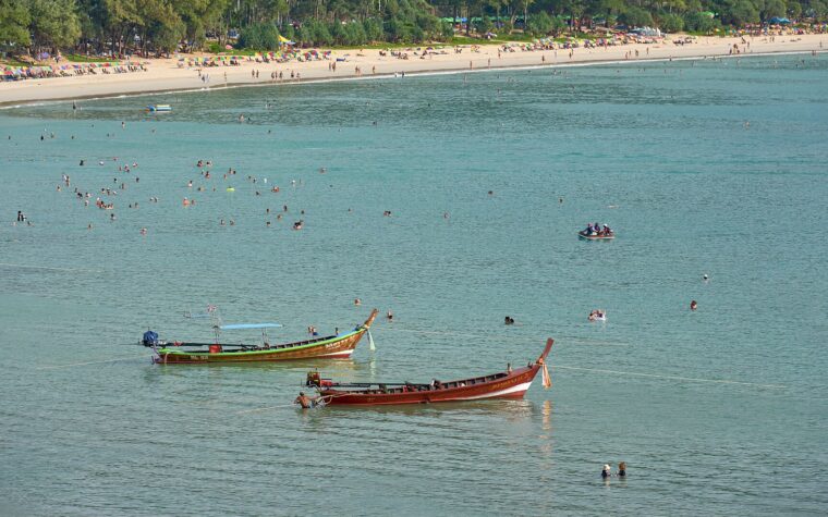 หาดป่าตองหรือทะเลภูเก็ต