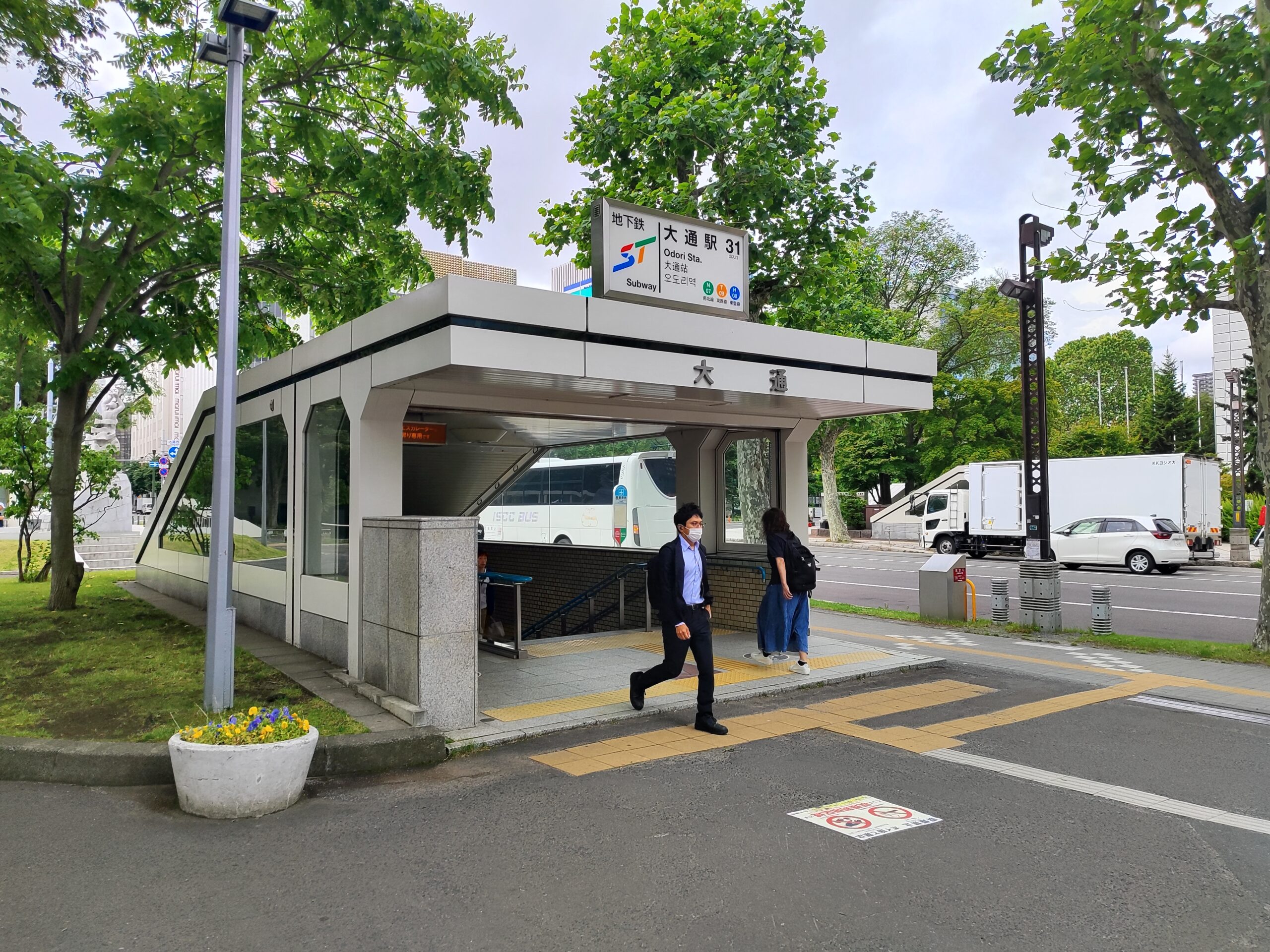 ทางเข้าสถานีรถไฟใต้ดินโอโดริหมายเลข 31 ในซัปโปโร