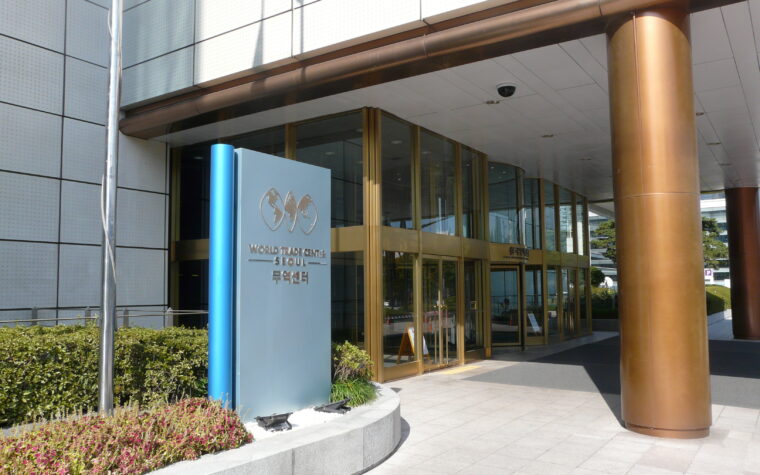 ทางเข้าฝั่ง World Trade Center Seoul ในอาคารชุด COEX