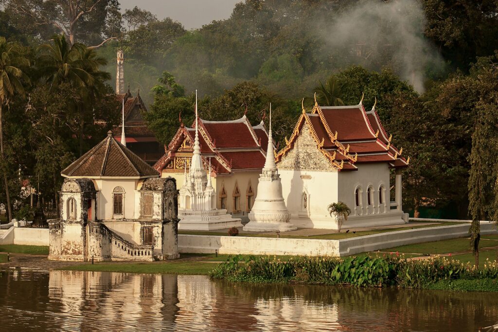 ตลาดร้อยปีอุทัยธานี